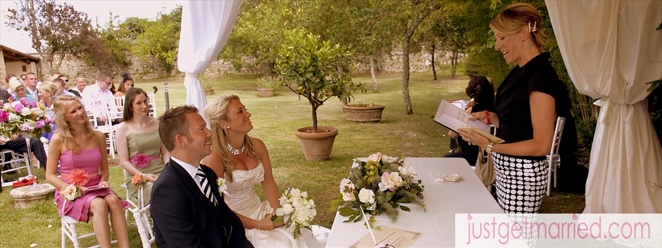 wedding-planner-debora-taliani-just-get-married-in-siena-villa-outdoor-blessing-italy-justgetmarried.com