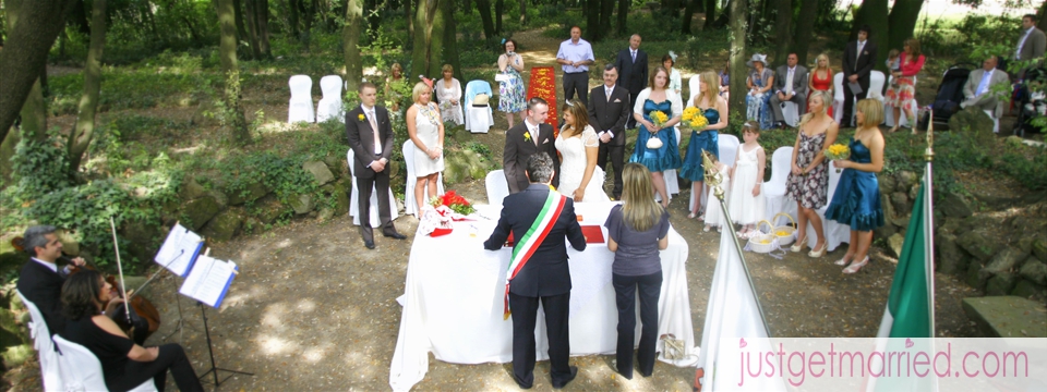 outdoor-civil-wedding-ceremony-tuscany-vaiano-italy-justgetmarried.com