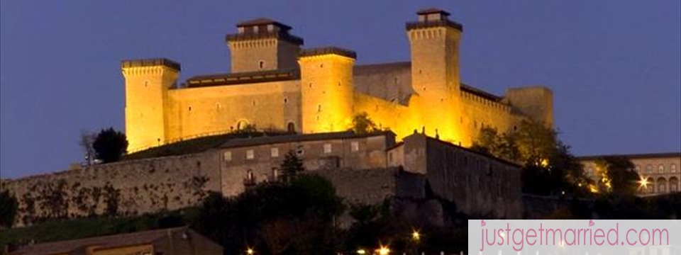 civil-wedding-ceremony-castle-italy-justgetmarried.com