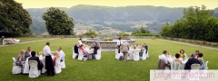 wedding-reception-outdoor-tuscany-villa-italy-justgetmarried.com